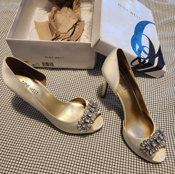 Nine west satin heels - Picture 1 of 5
